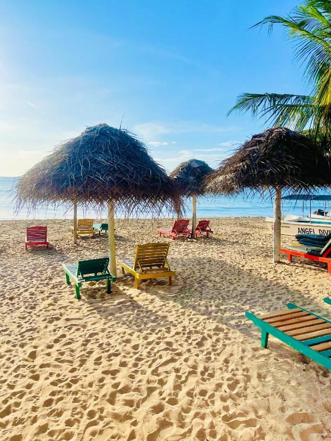 טרינקומאלה Golden Beach Cottages מראה חיצוני תמונה