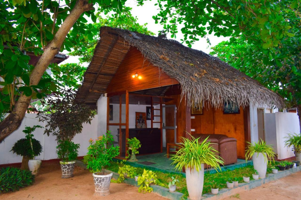 טרינקומאלה Golden Beach Cottages מראה חיצוני תמונה