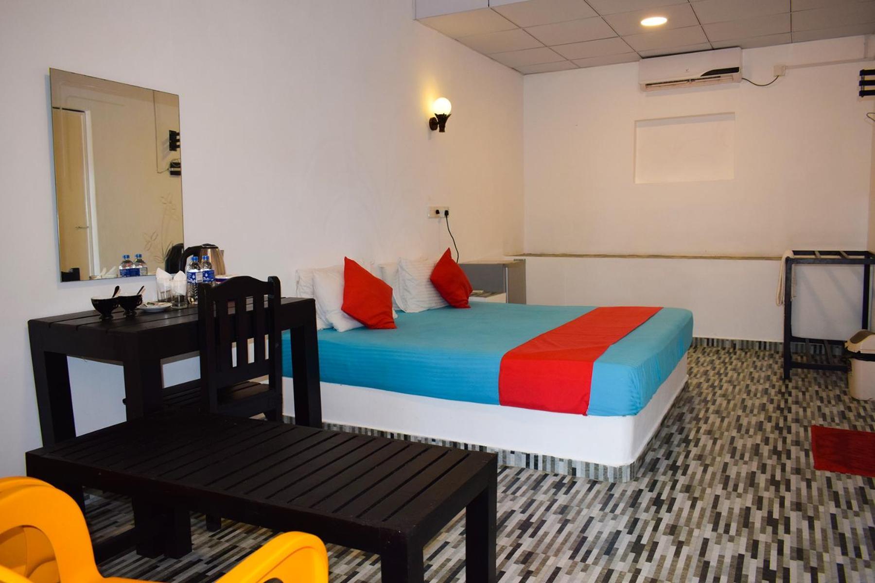 טרינקומאלה Golden Beach Cottages מראה חיצוני תמונה