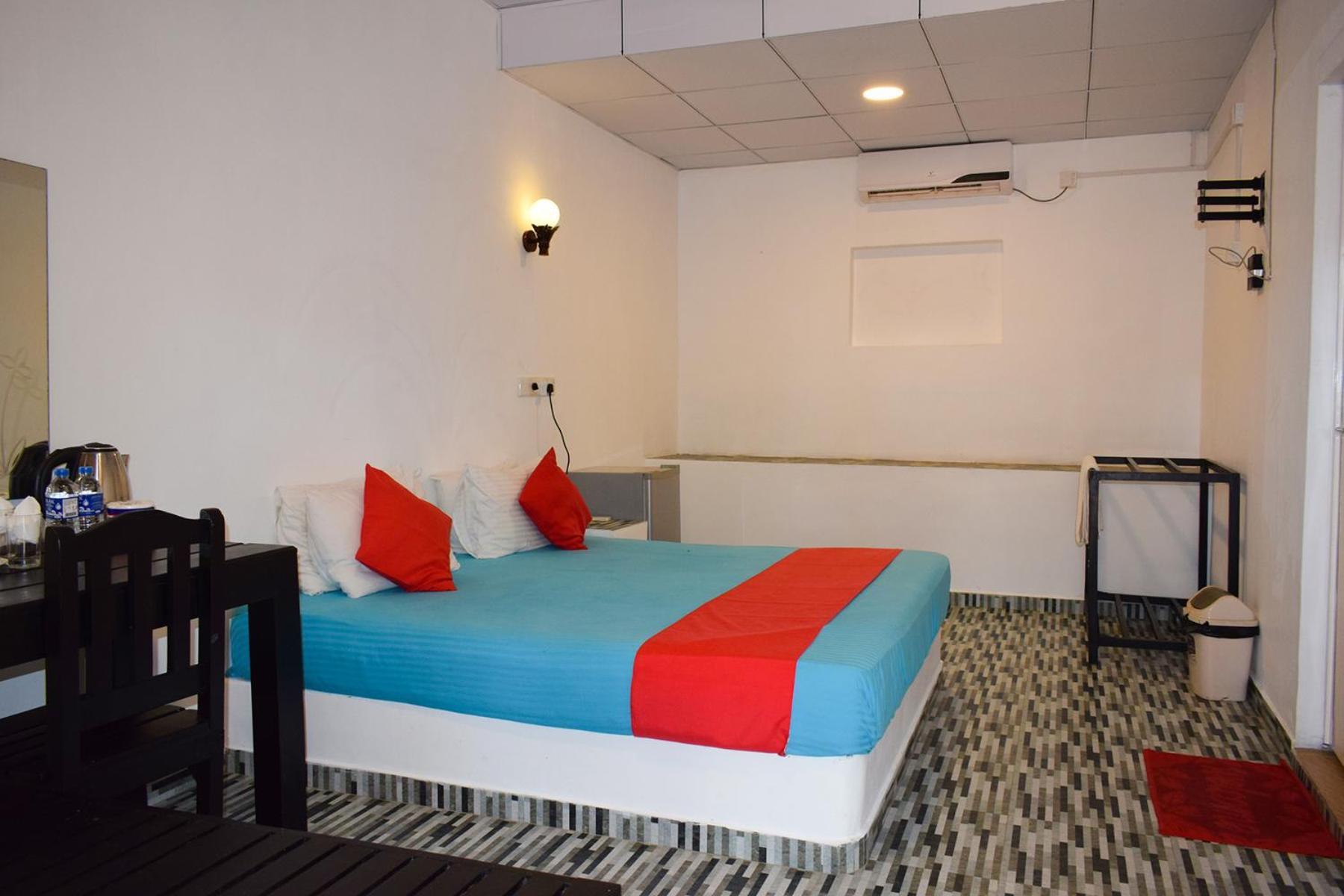 טרינקומאלה Golden Beach Cottages מראה חיצוני תמונה