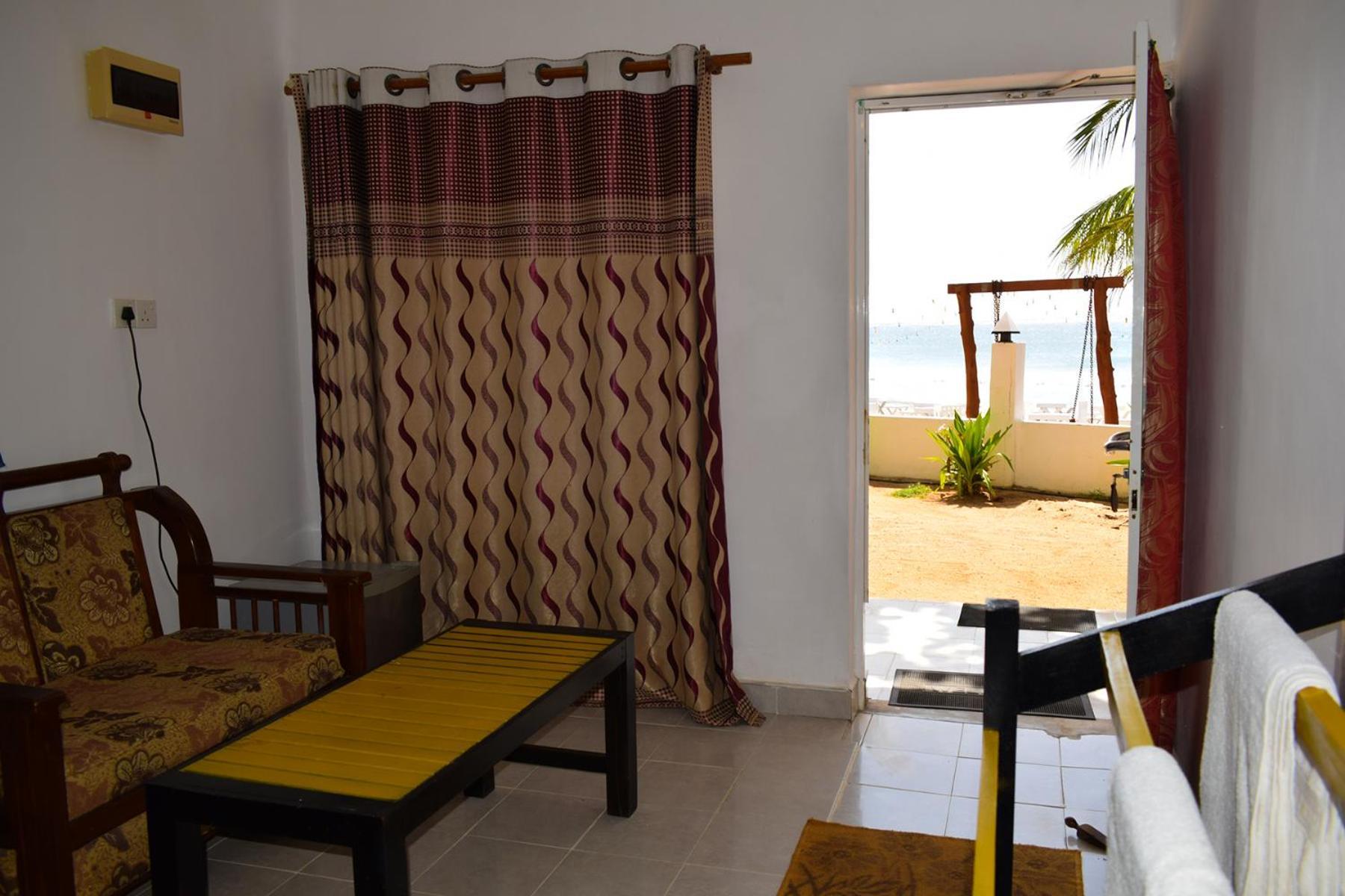 טרינקומאלה Golden Beach Cottages מראה חיצוני תמונה
