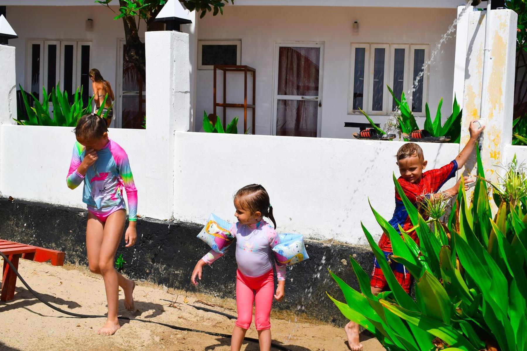 טרינקומאלה Golden Beach Cottages מראה חיצוני תמונה