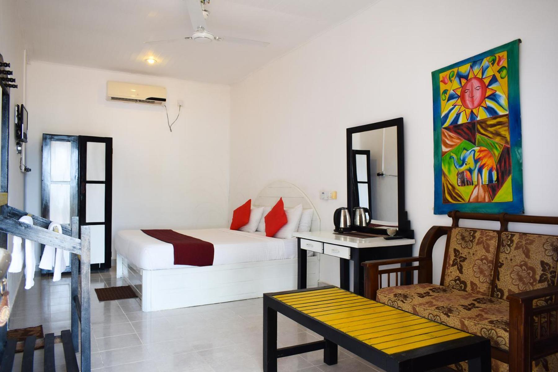 טרינקומאלה Golden Beach Cottages מראה חיצוני תמונה