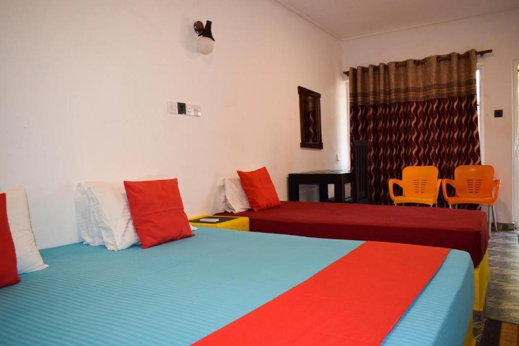 טרינקומאלה Golden Beach Cottages מראה חיצוני תמונה
