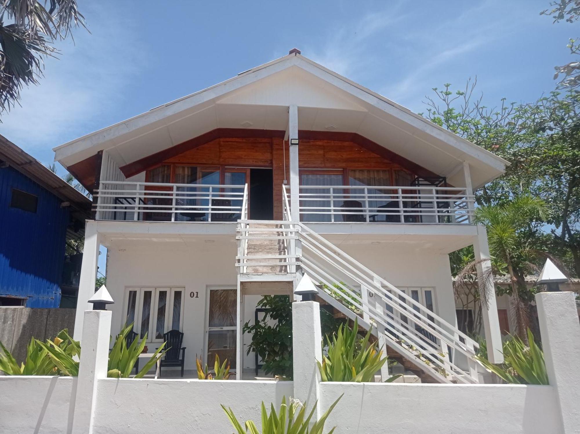 טרינקומאלה Golden Beach Cottages מראה חיצוני תמונה