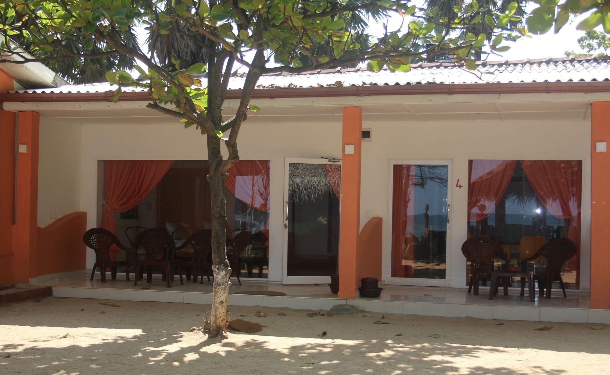 טרינקומאלה Golden Beach Cottages מראה חיצוני תמונה
